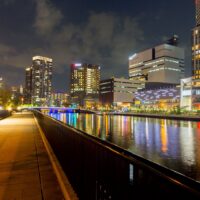 田蓑橋沿いの遊歩道の雰囲気